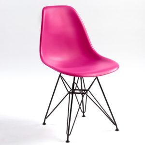 silla-vintage-de-patas-metalicas-y-asiento-moldeado-modelo-eames-copia