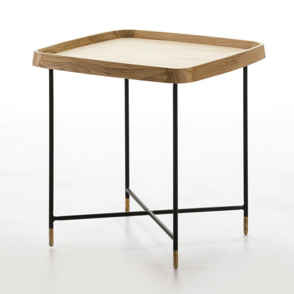 15767/00 Mesa auxiliar de diseño bandeja 50 madera de fresno y metal negro y dorado