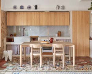 Mesa de comedor de diseño rectangular nórdica y minimalista en madera natural