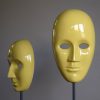 TP320Y Set de 2 esculturas máscara de cerámica 46 amarillo mostaza brillo