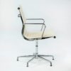 77119 Silla de despacho de diseño en metal y piel color blanco roto - Imagen 3
