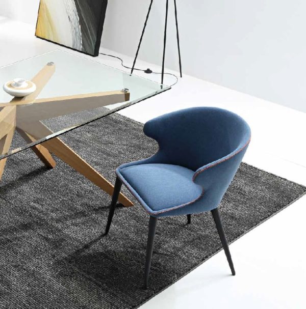 MIKA Silla de diseño moderno madera de fresno y tapizado azul ribete naranja