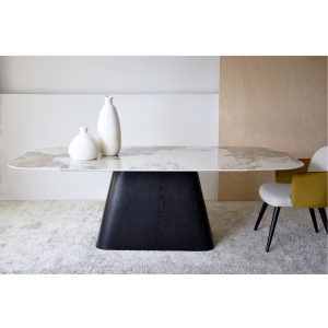 Mesa de comedor de diseño moderno madera de fresno negro mate y piedra sintetizada blanco y gris
