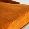Silla de diseño vintage madera de abedul y tapizado color ocre con tachuelas6