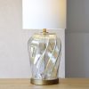 Lámpara de sobremesa de diseño moderno vidrio ámbar metal oro envejecido pantalla cilíndrica lino blanco