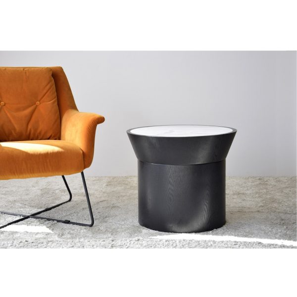 Mesa auxiliar redonda de diseño cilíndrico vuintage chapa de madera fresno negro mate cerámico acabado mármol blanco y gris2