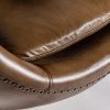 Sillón giratorio diseño clásico vintage tapizado piel color marrón con costuras y tachuelas pata de hierro6