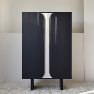 Armario de diseño moderno minimalista CURVA 100 acabado negro mate y gris arena mate 2