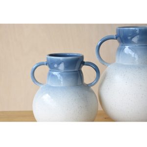 Juego de 2 cántaros COLECCIÓN ÍTACA de cerámica acabado blanco roto y azul brillo 2