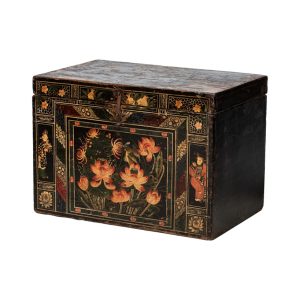 Baúl diseño oriental madera antigua negro con desgastes y dibujos florales