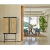 KRON-2 Armario de patas altas de diseño vintage madera roble oscuro y puertas ratán