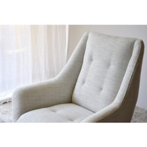 34A2313B Butaca de diseño moderno tapizada en tonos beige, marfil y gris con patas de metal negro mate