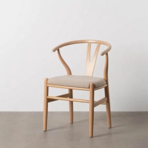 611229 Silla de diseño vintage inspiración Wishbone madera natural y asiento tapizado