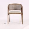 Sillón con reposabrazos de diseño vintage madera decapada, enea rejilla y lino beige