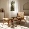 613260 Reposapiés de diseño nórdico vintage madera de teka acabado natural y ratán