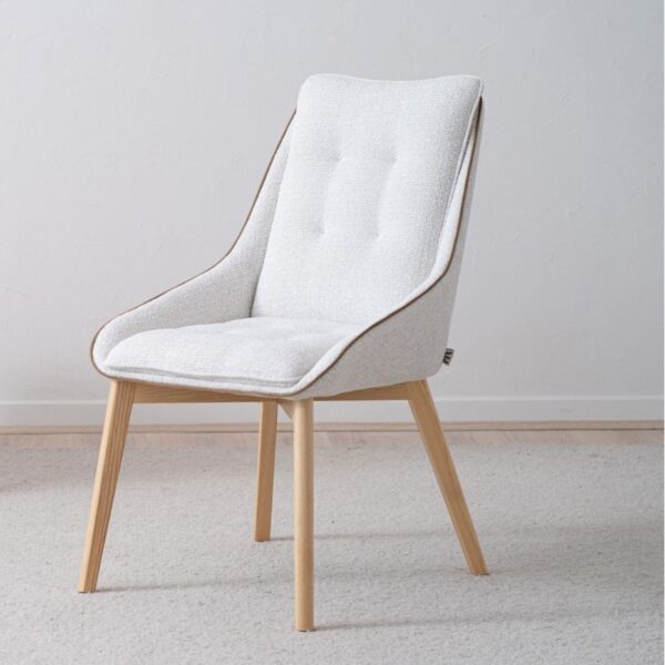 34DF2413C Silla de diseño moderno EVA tapizado marfil y patas madera de roble