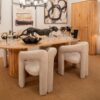 946004 Sillón de diseño moderno formas curvas y tapizado chenilla beige