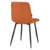 498003 Silla de diseño moderno tapizado naranja costuras cuadrícula y patas metal negro