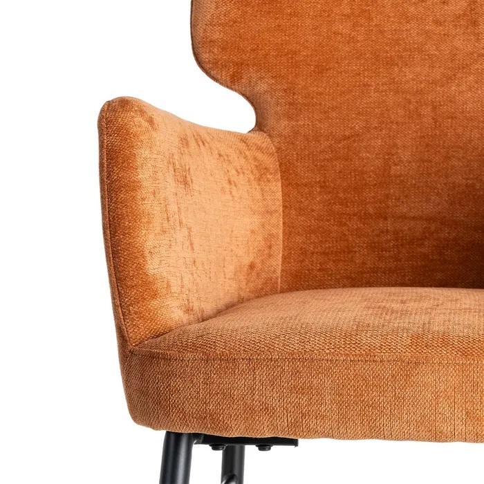 615385 Silla con reposabrazos de diseño moderno tapizado terracota y patas metal negro