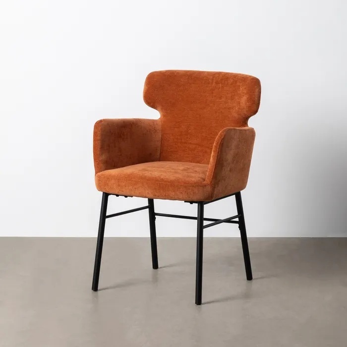 615385 Silla con reposabrazos de diseño moderno tapizado terracota y patas metal negro