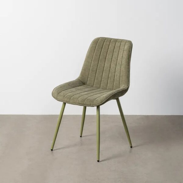 615473 Silla de diseño moderno tapizado verde con costuras y patas de metal en el mismo tono