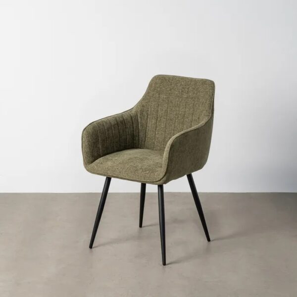 615479 Silla con reposabrazos de diseño moderno tapizado verde con costuras y patas metal negro