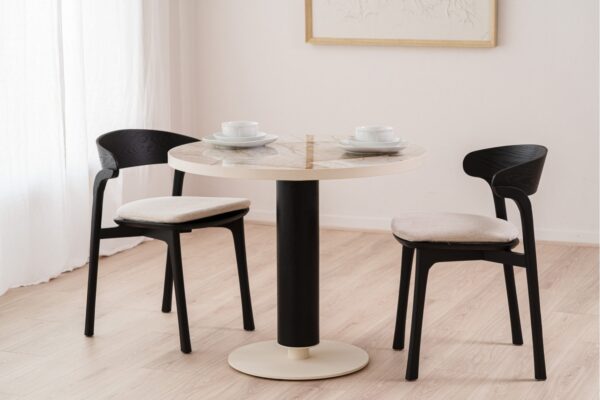 34AC25587 Mesa redonda CAFÉ diseño moderno 90 porcelánico y fresno negro