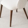 34DF2510 Silla de diseño moderno SUN tapizado beige y blanco roto patas madera - Imagen 3