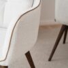 34DF2440W Silla de diseño moderno OLIVER tapizado marfil patas madera - Imagen 4