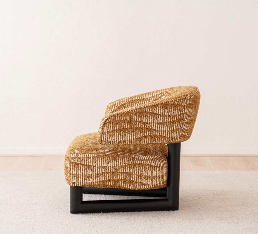 Butaca diseño moderno nordico ocre y madera negro