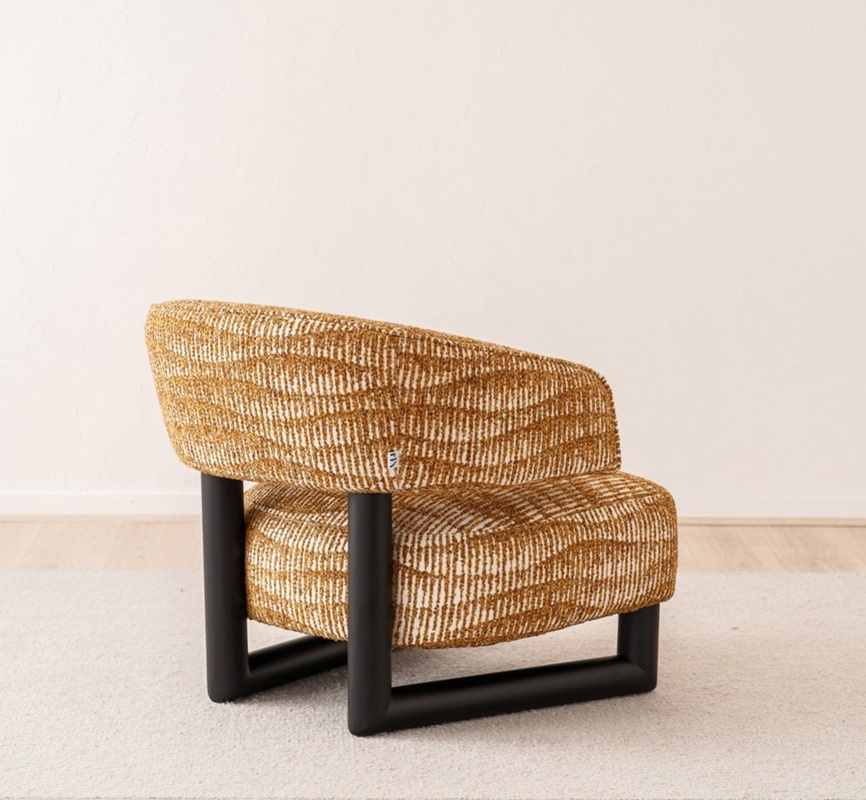 Butaca diseño moderno nordico ocre y madera negro