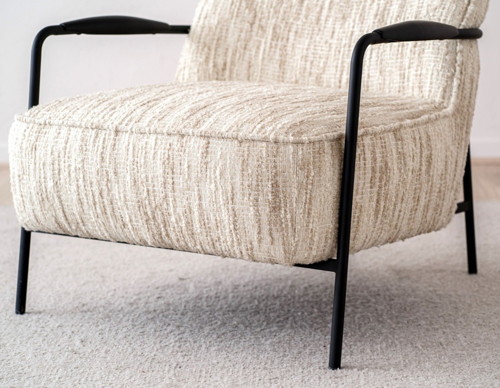 34JB25156 Butaca de diseño estampado beige y metal negro - Imagen 4