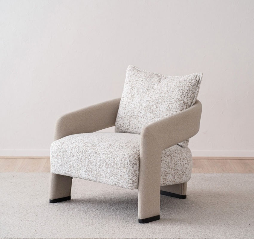 Butaca diseño moderno tela blanco y ocre metal negro