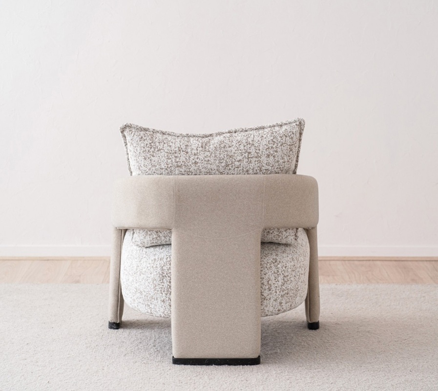 Butaca diseño moderno tela blanco y ocre metal negro