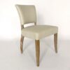 LUISA Silla de diseño clásico madera de roble y lino beige con tachuelas en contorno