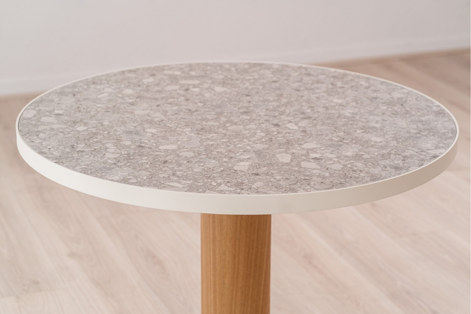 34AC25588 Mesa redonda LOUNGE diseño moderno 90 porcelánico y fresno - Imagen 2