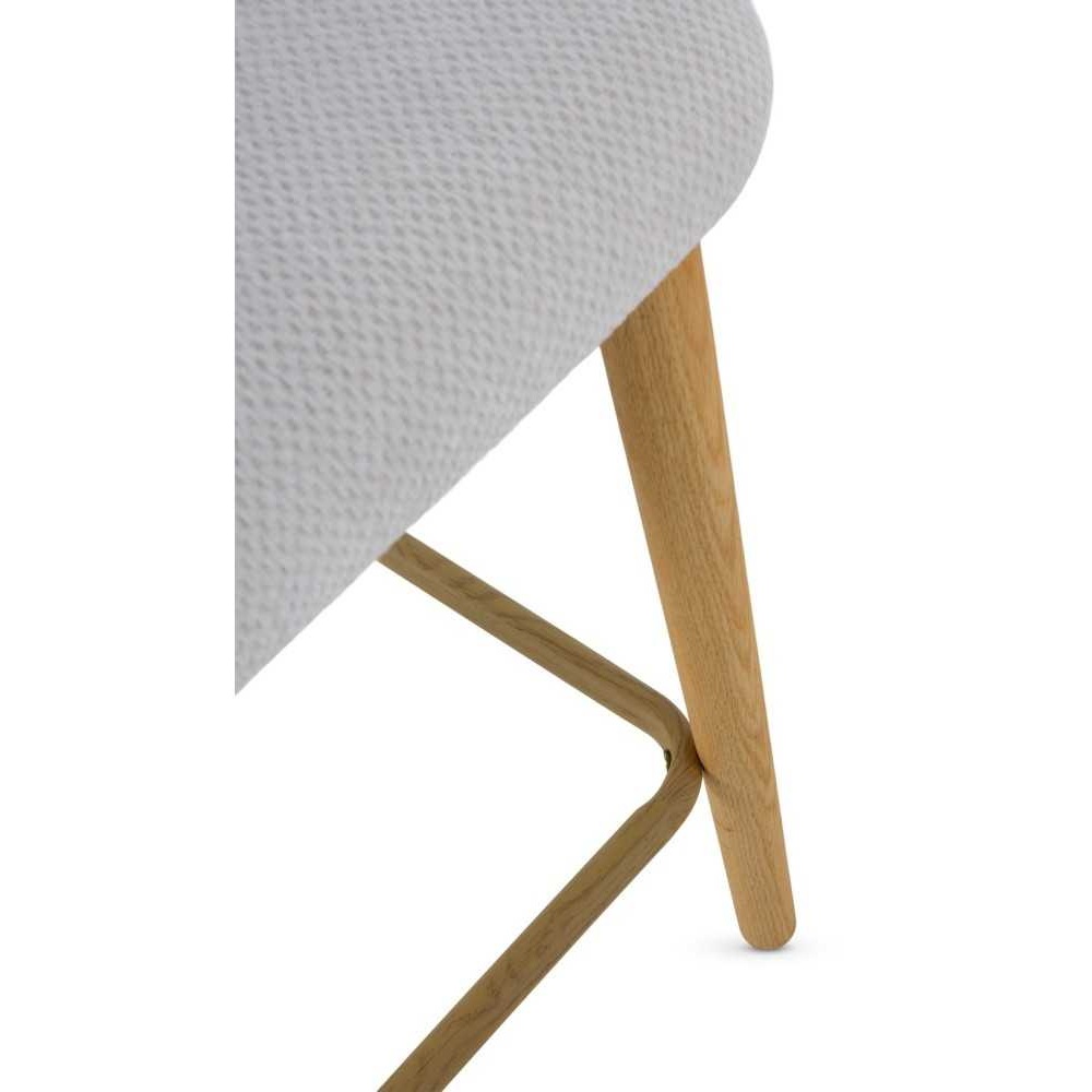 11681 Taburete alto de diseño nórdico madera de roble natural y tapizado blanco