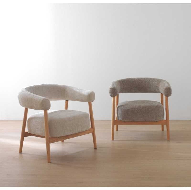 11686 Sillón butaca con reposabrazos diseño nórdico madera de roble y tapizado topo