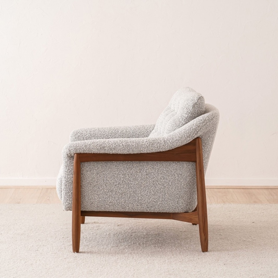 34A2589 Sillón butaca con reposapiés diseño moderno nogal y tapizado gris