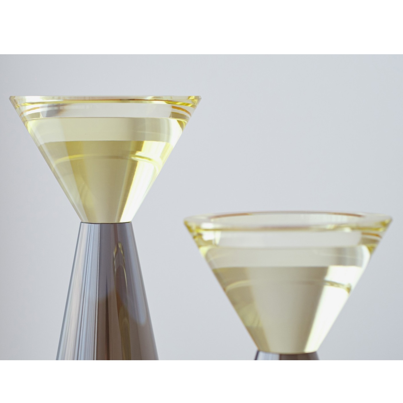 34PH25497 Set de 2 candelabros diseño moderno VAL cristal gris ahumado y amarillo